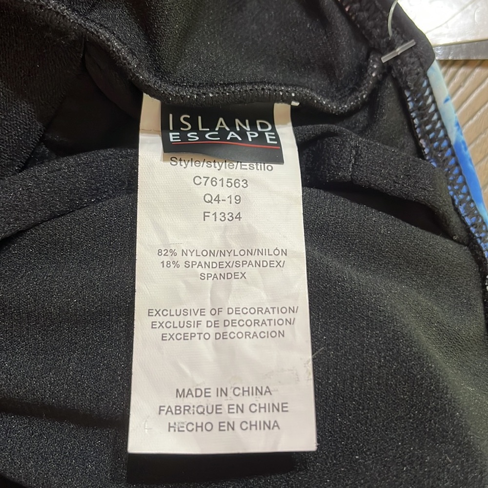 42 Island Escape NWT size 8 swim top - Picture 5 of 7